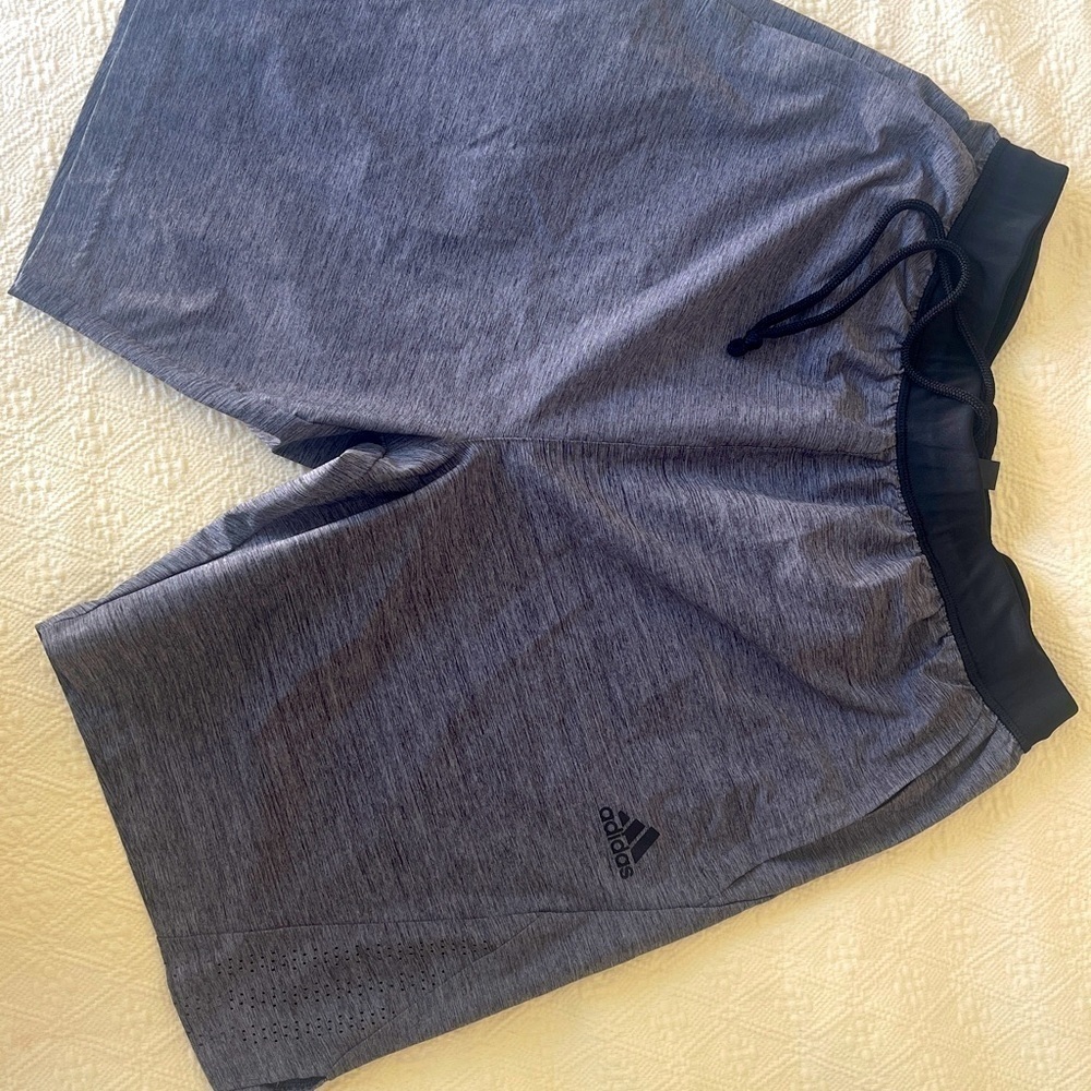 ADIDAS - Shorts.